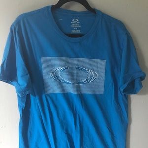 Men’s Oakley tee